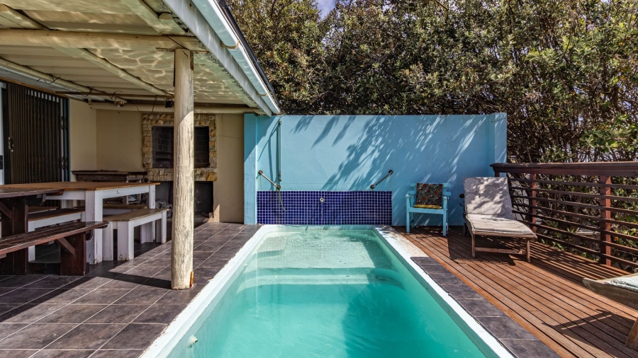 4 Bedroom Property for Sale in Perlemoenbaai Western Cape